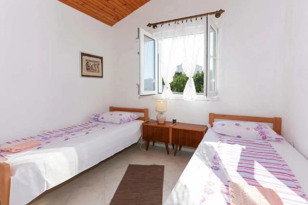 Villa Uno Trogir 0*,  Croatia